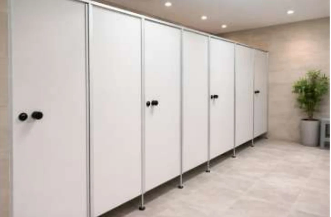 WC-Trennwand Serie N als Reihenanlage