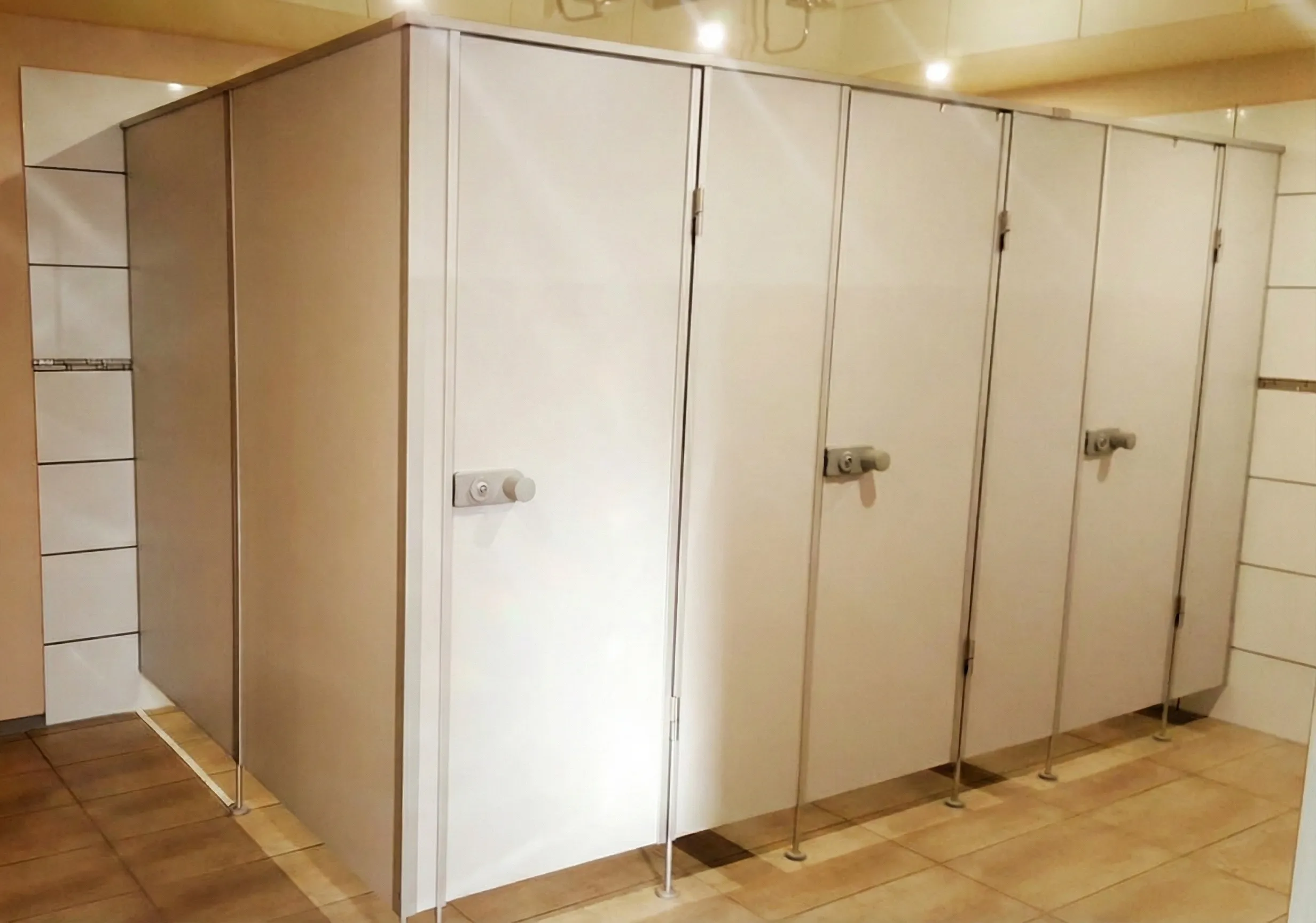 Toilettentrennwand Typ N Nassraum Estex Towe